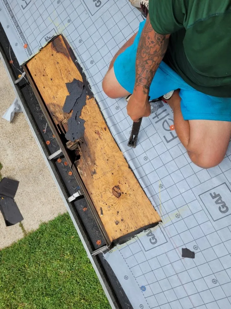 Slide of Del's & Son Roofing