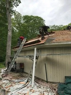 Slide of Demetrius Pettway Roofing