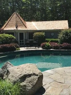 Slide of Demetrius Pettway Roofing