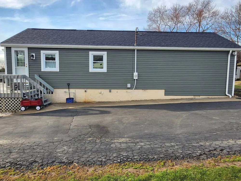 Slide of Den Roofing & Siding