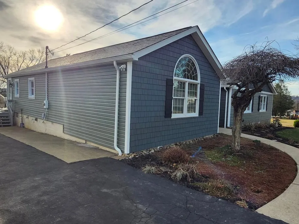 Slide of Den Roofing & Siding