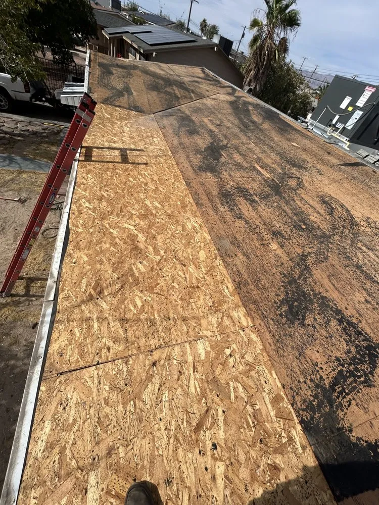 Slide of Derick Roofing and Landscaping