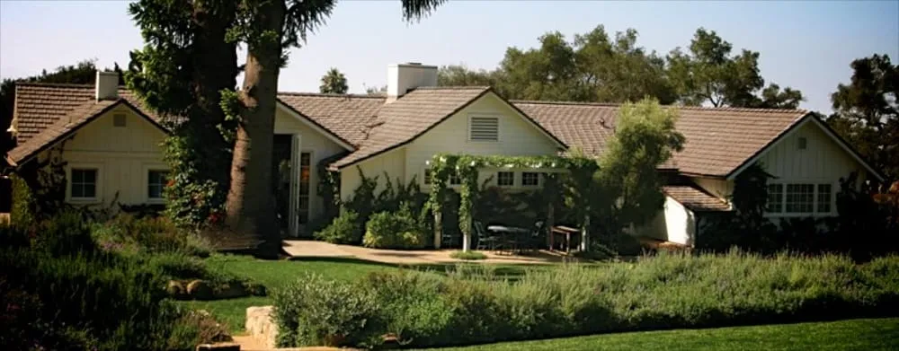 Slide of Derrick's Roofing