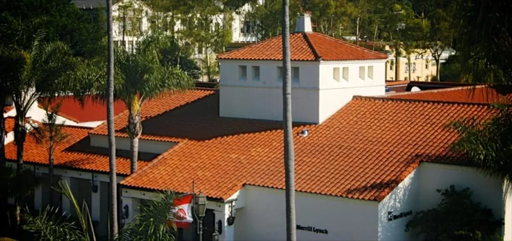 Slide of Derrick's Roofing