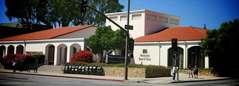 Slide of Derrick's Roofing