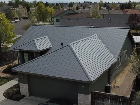 Deschutes Roofing Logo