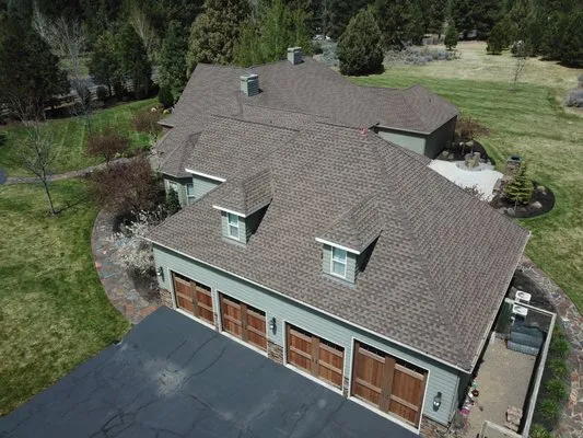 Deschutes Roofing Logo