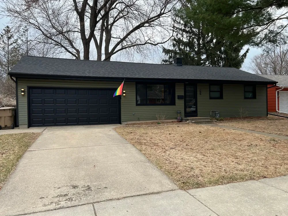 Slide of Detroit Roofers