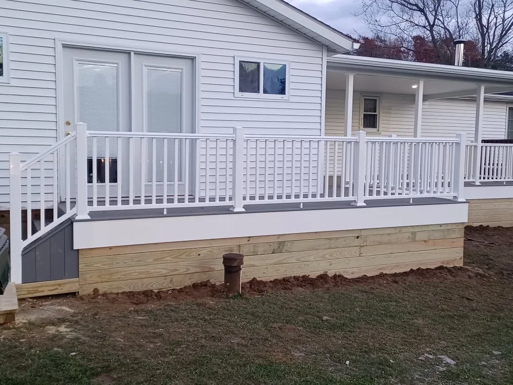Licensed roof replacement experts serving Mechanicstown, OH - Detweiler Roofing and Decking