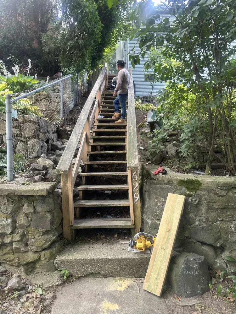 Slide of Deyvins Construction