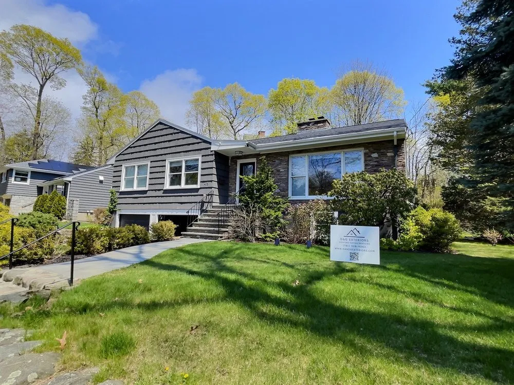 Slide of D&G Exteriors