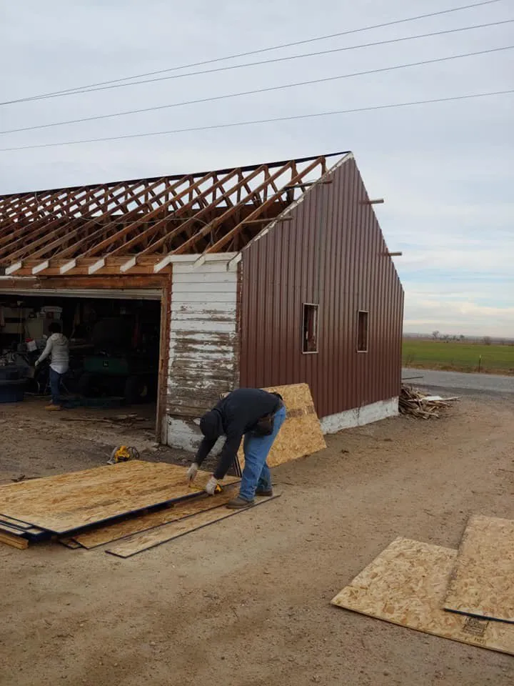 Local shingle roofing service experts serving Del Valle, TX - DG Roofing & Construction