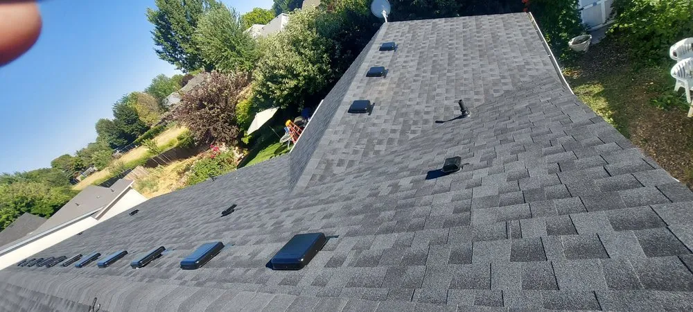 Slide of D&G Roofing