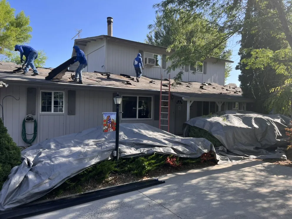 Slide of D&G Roofing