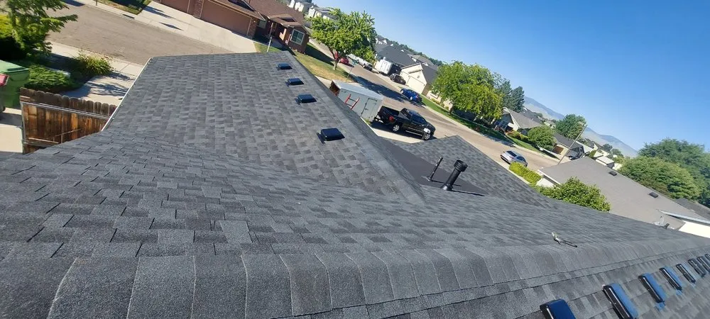 Slide of D&G Roofing