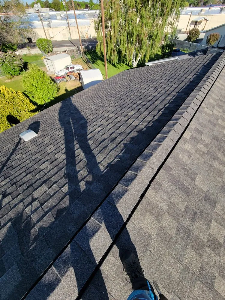 Slide of D&G Roofing