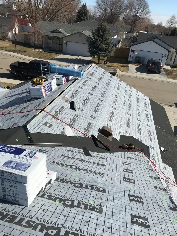 Slide of D&G Roofing