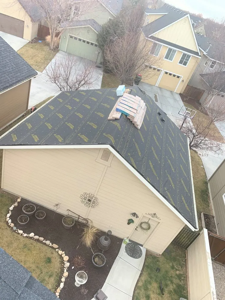 Slide of D&G Roofing