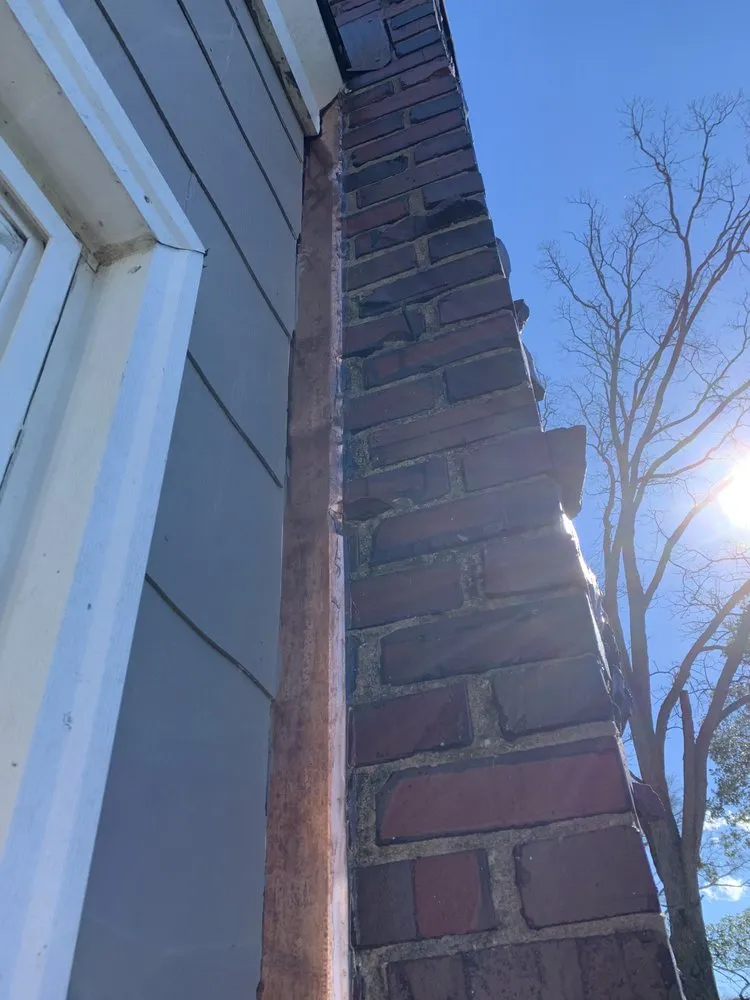 Slide of D&I Roofing