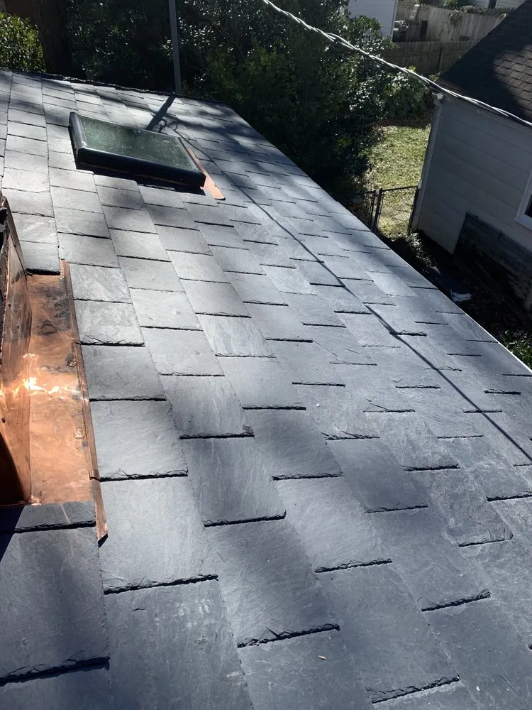 Slide of D&I Roofing