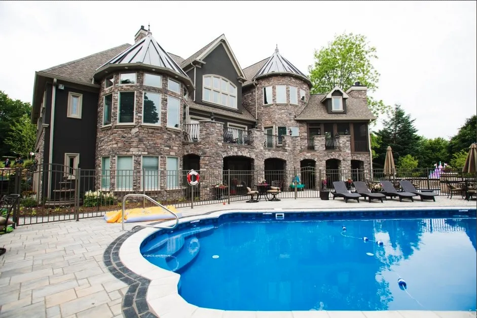 Slide of Diamond Design Construction