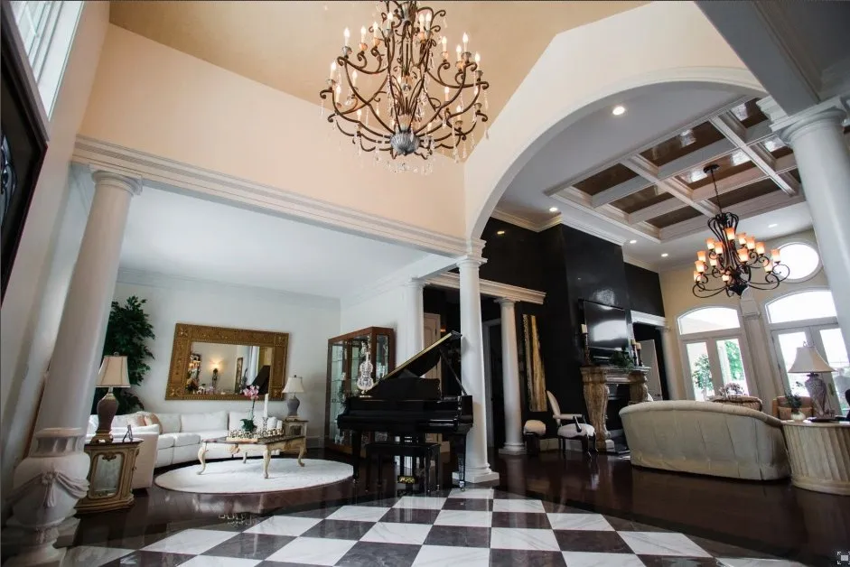 Slide of Diamond Design Construction