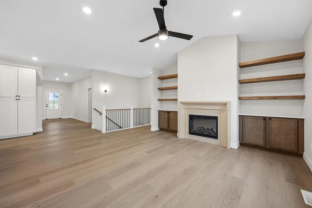 Slide of Diamond Ridge Construction