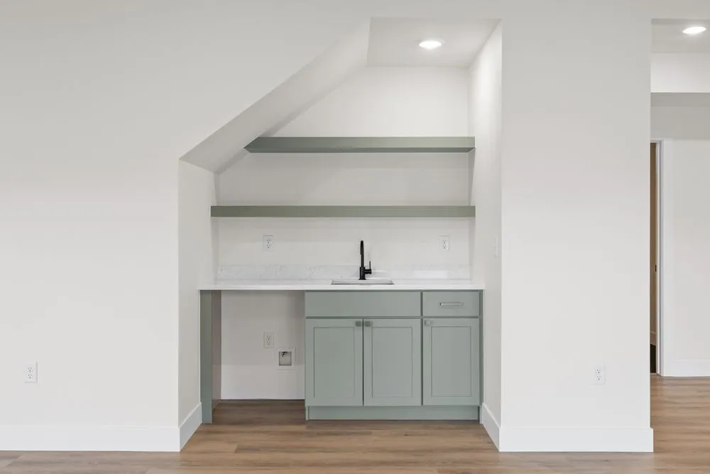 Slide of Diamond Ridge Construction