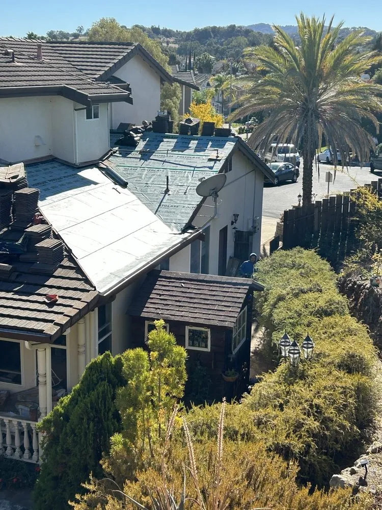 Slide of Diamond Ridge Roofing