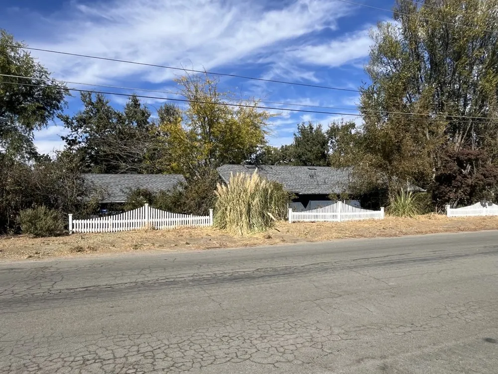 Slide of Diamond Ridge Roofing