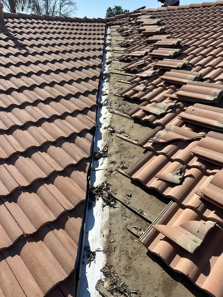 Slide of Diamond Ridge Roofing