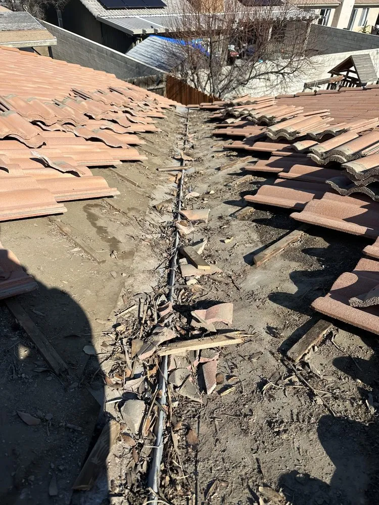 Slide of Diamond Ridge Roofing