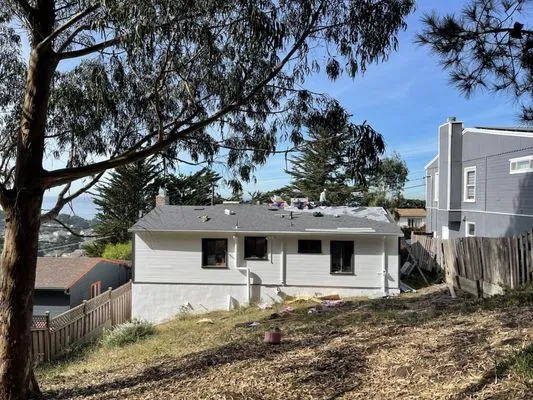 Diamond Ridge Roofing Systems Logo