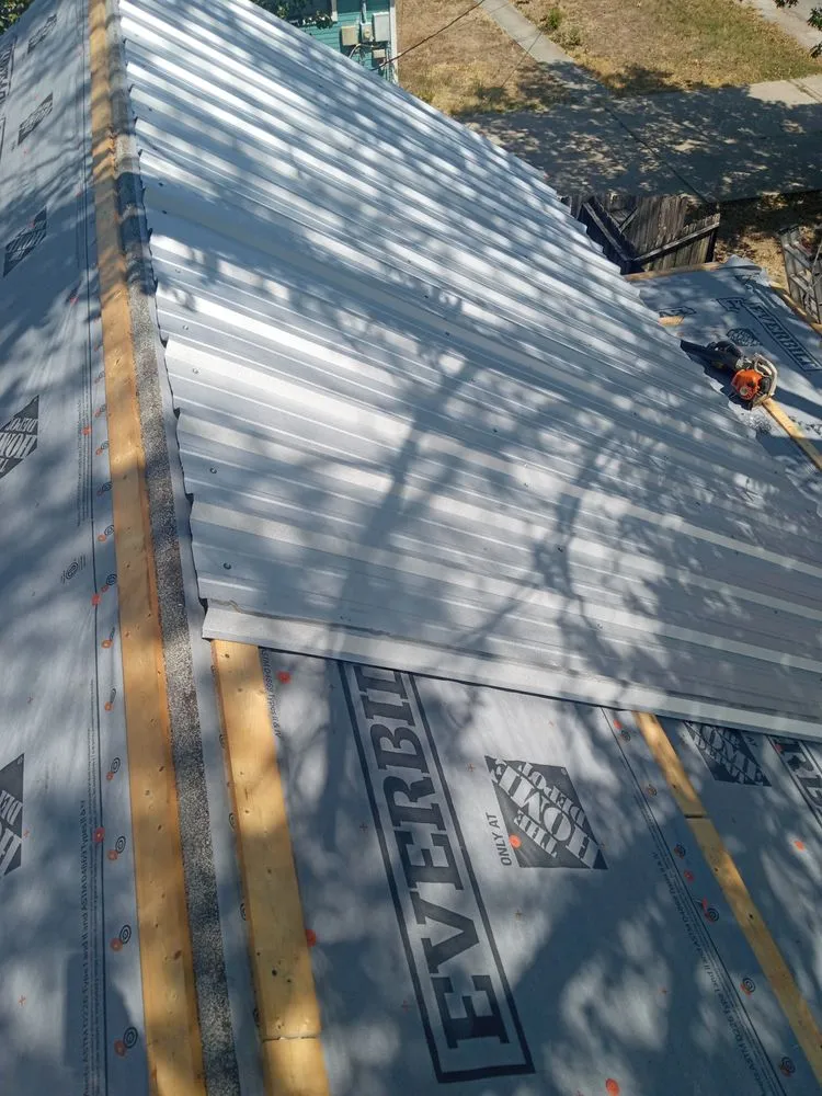 Slide of Diamond Roofing and Seamless Gutters