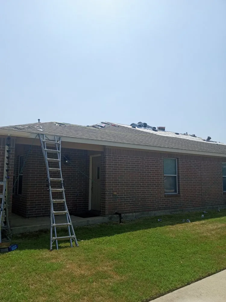 Slide of Diamond Roofing and Seamless Gutters