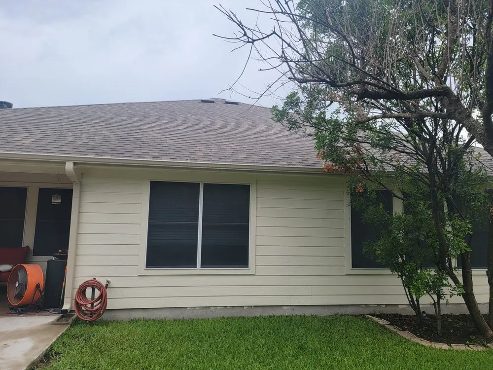 Slide of Diamond Select Roofing