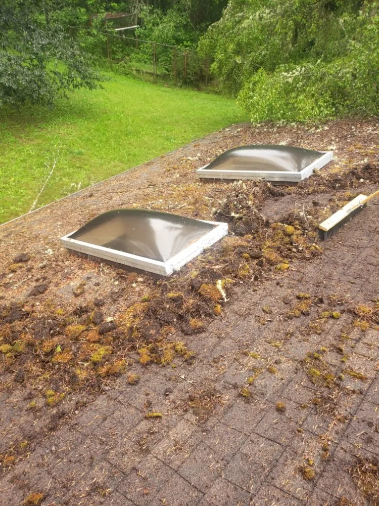 Slide of Diamond Touch Roof Cleaning and Repair