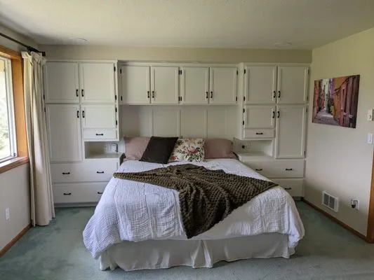 Diaz Pro Painting Logo