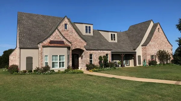 Dickson Roofing Logo