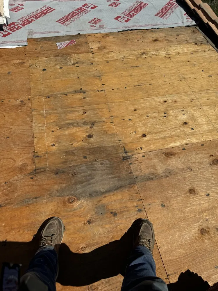 Licensed residential roofing service near you in San Fernando Valley, CA by Dilligent Roofing