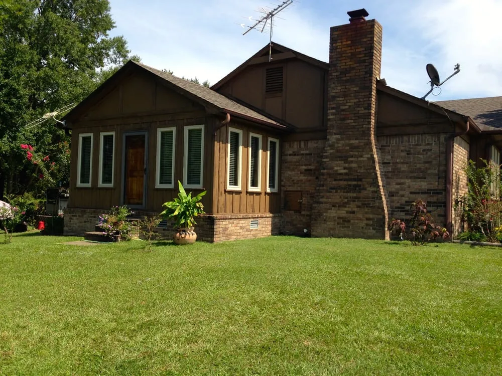 Professional roof repair in Bismarck, AR by Discount Developers