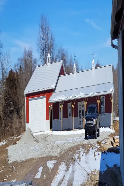 Licensed roof repair in Milroy, IN - Distinctive Construction