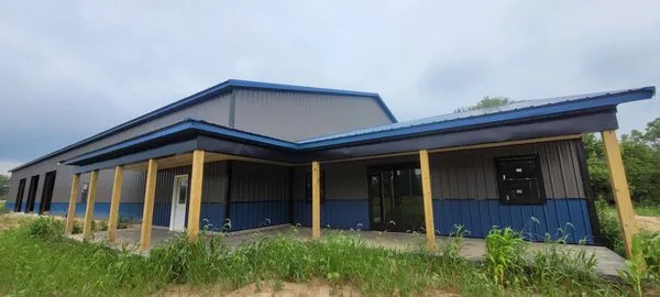 Distinctive Construction Logo