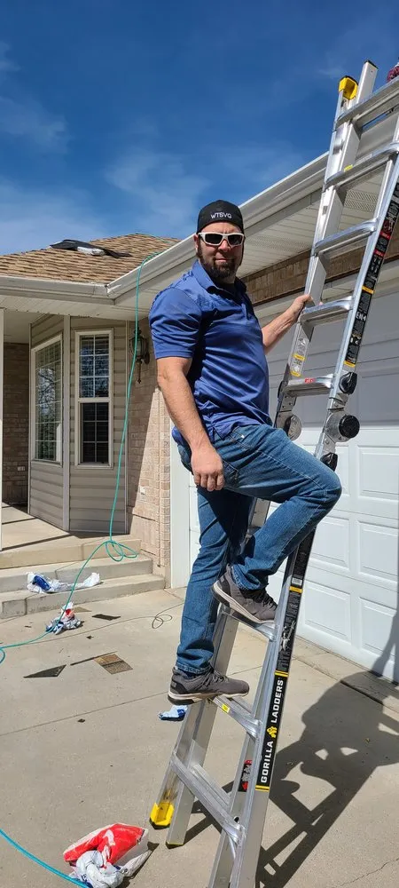 Slide of D&J Roofing -