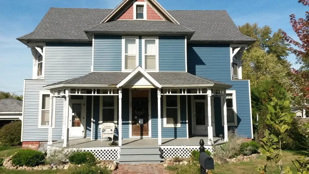 Slide of D&J Roofing & Construction