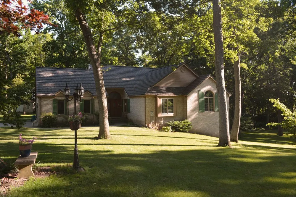 Slide of D&J Roofing & Construction