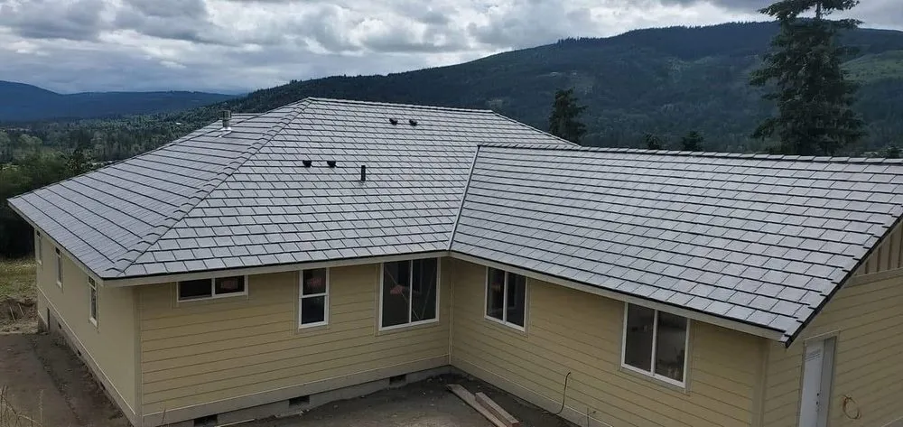 Slide of D&J Roofing