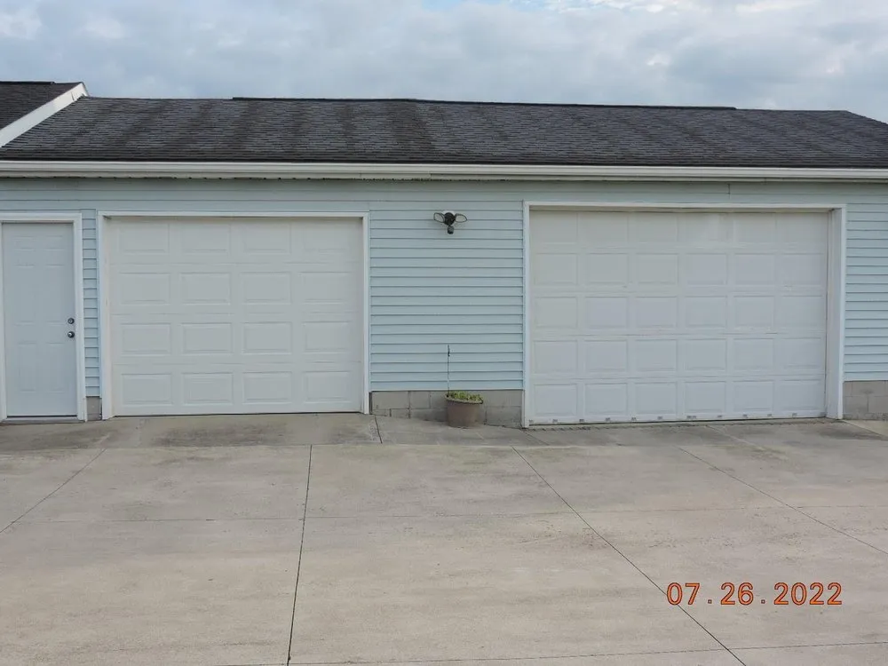 Slide of DJ&R Roofing Contractors