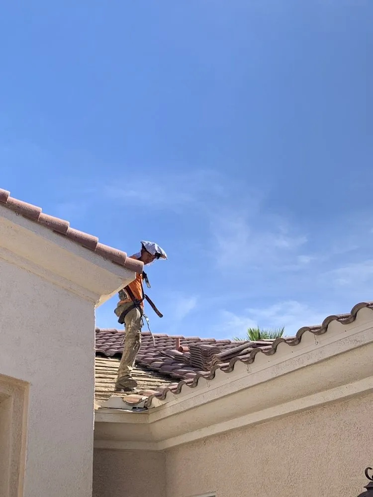 Slide of D&L Roofing