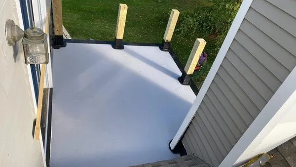 DL8 Construction Logo